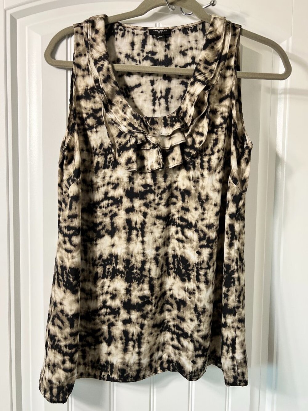Ann Taylor Silk Blend‎ Abstract Ruffle Sleeveless Blouse Size 4